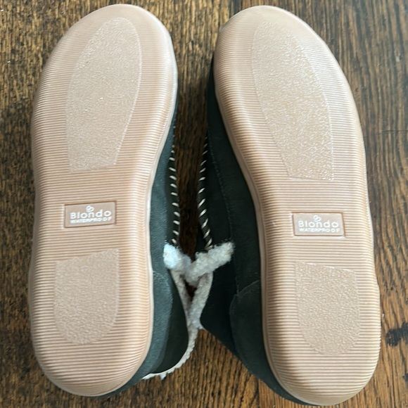 Blondo suede moccasin slip ons NWOT - Picture 3 of 4